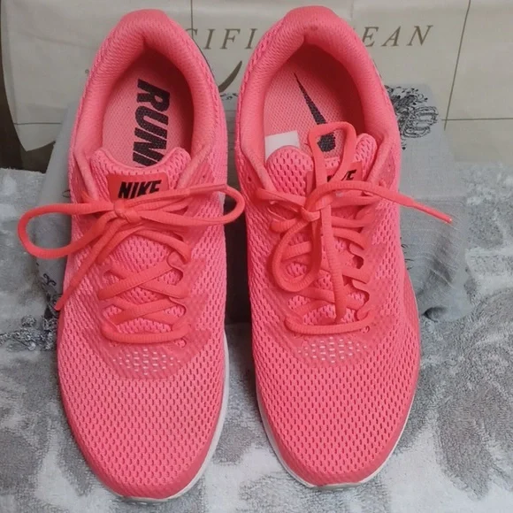 Nike Women's Pink Running Shoes - Picture 4 of 6